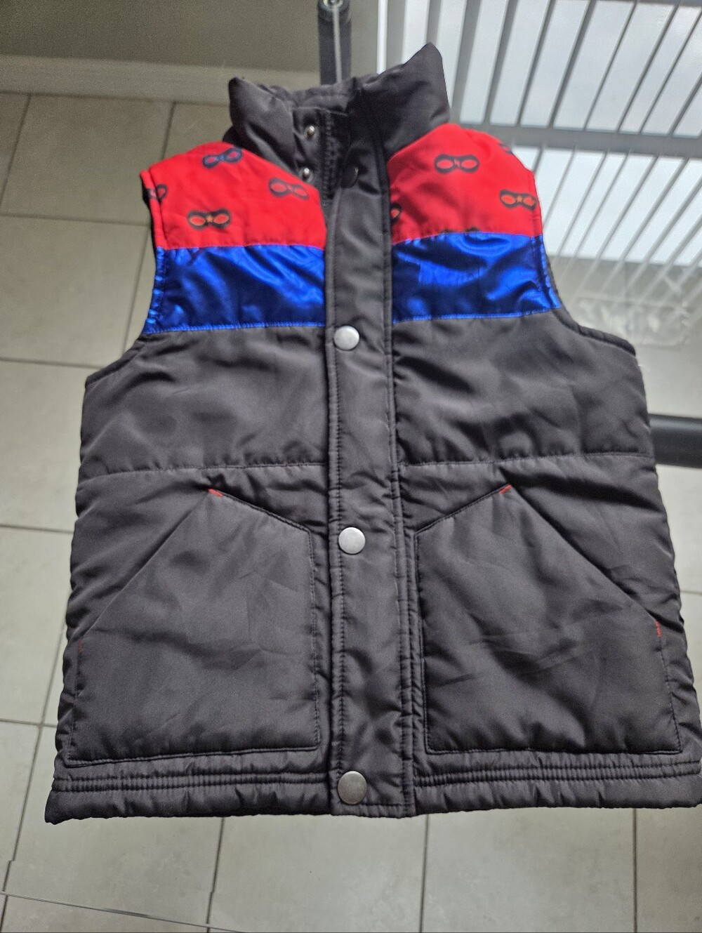 Cat & Jack Black Kids Vest Size S (6-7) with Red Trim